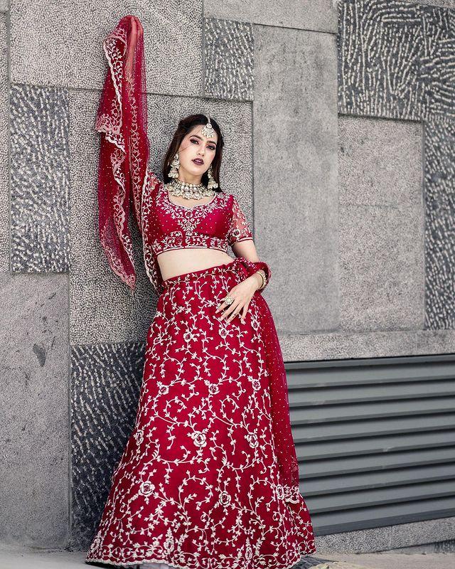 Red wedding lehengas for bride - Vibbhinna